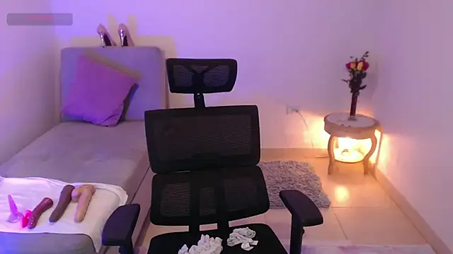 lilian prada online show from 02/26/25, 09:05