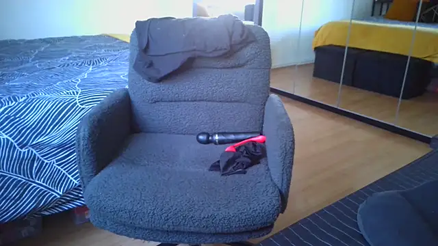 sarametisse26 online show from 04/09/26, 07:03