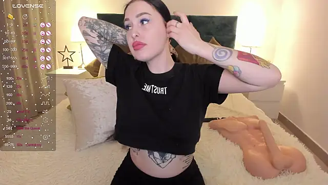 Snapshot of missAngellina chatting on 01/16/25, 02:51 missAngellina online show from 01/16/25, 02:51