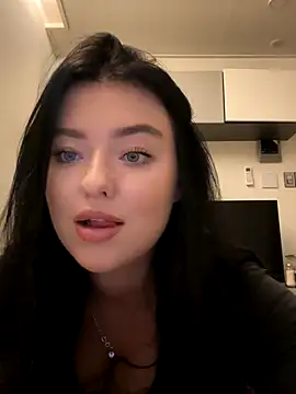 Snapshot of Angela_Fosterr chatting on 10/18/25, 05:35 Angela Fosterr online show from 10/18/25, 05:35