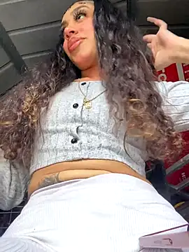 Snapshot of badbaby187 chatting on 10/16/25, 05:14 badbaby187 online show from 10/16/25, 05:14