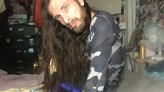 Snapshot of DownstairsSky chatting on 10/25/25, 03:58 DownstairsSky online show from 10/25/25, 03:58