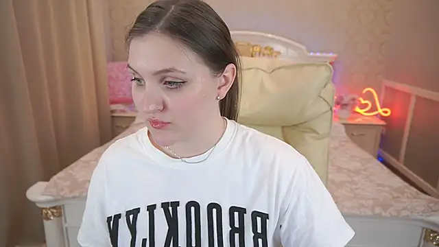 Snapshot of EmmyCharmm chatting on 12/02/24, 12:51 EmmyCharmm online show from 12/02/24, 12:51