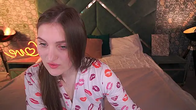 EmmyCharmm online show from 11/16/25, 06:41