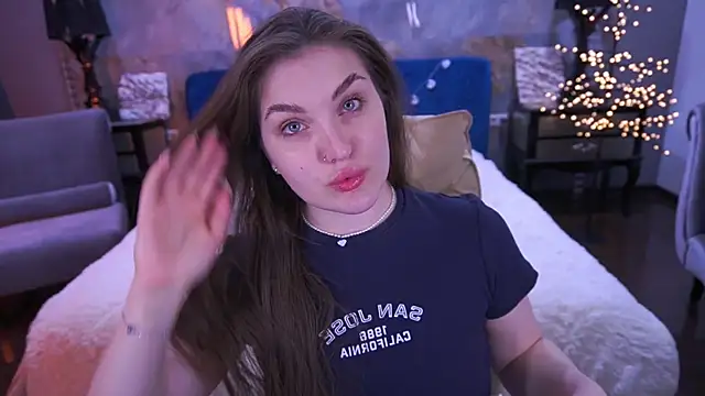 EmmyCharmm online show from 04/08/26, 05:40