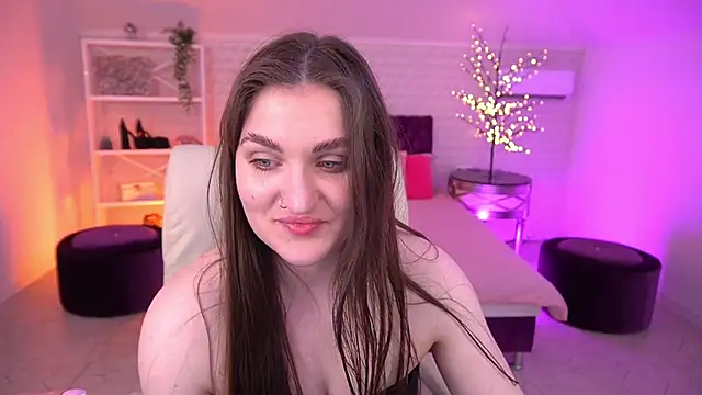 Snapshot of EmmyCharmm chatting on 05/18/26, 05:57 EmmyCharmm online show from 05/18/26, 05:57