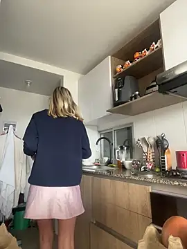 Ameellie online show from 10/19/25, 06:08