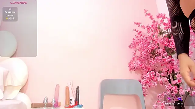 Snapshot of Letizia_West_ chatting on 01/19/25, 08:18 Letizia West online show from 01/19/25, 08:18