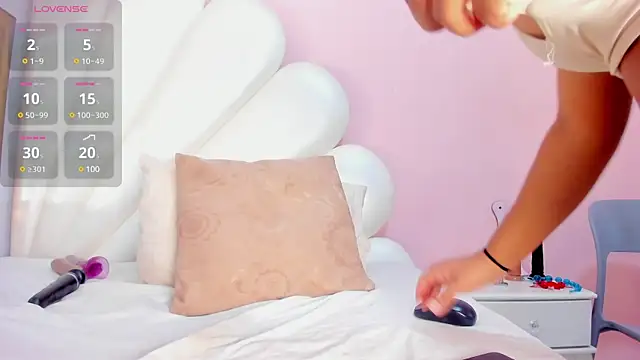 Snapshot of Letizia_West_ chatting on 02/08/25, 08:09 Letizia West online show from 02/08/25, 08:09