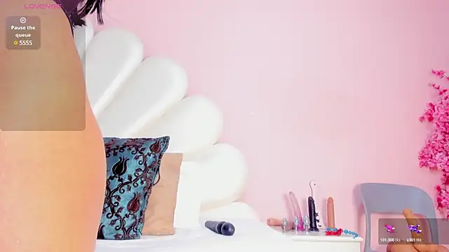 Snapshot of Letizia_West_ chatting on 02/26/25, 08:26 Letizia West online show from 02/26/25, 08:26