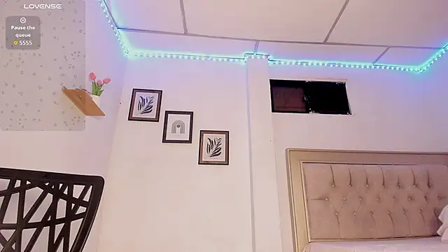 Snapshot of Letizia_West_ chatting on 09/09/25, 05:51 Letizia West online show from 09/09/25, 05:51