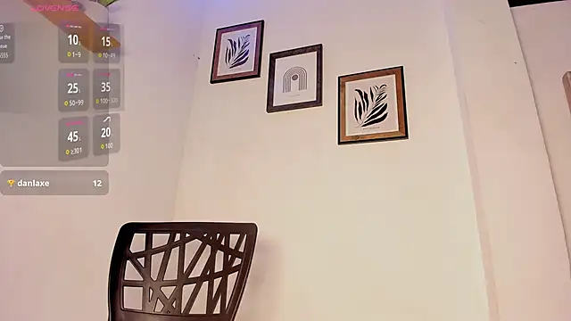 Snapshot of Letizia_West_ chatting on 11/06/25, 11:22 Letizia West online show from 11/06/25, 11:22