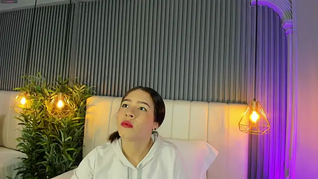 SaraRiley online show from 12/13/25, 10:37