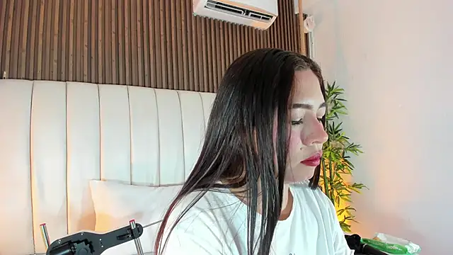 SaraRiley online show from 03/11/26, 10:49