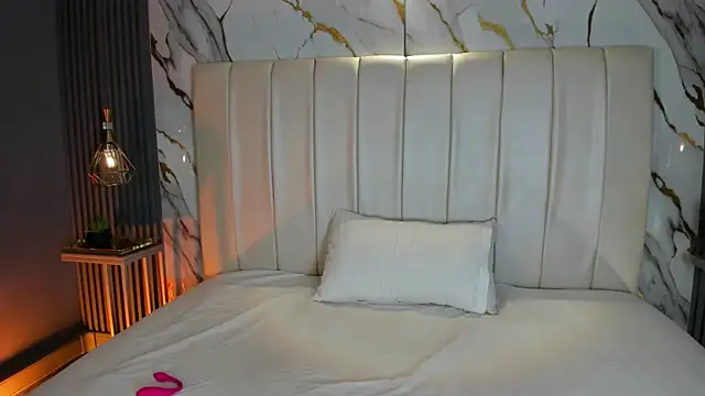 SaraRiley online show from 04/09/26, 10:48