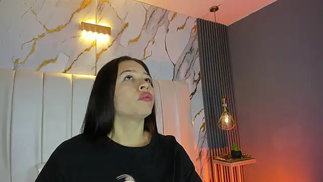 SaraRiley online show from 04/13/26, 10:37