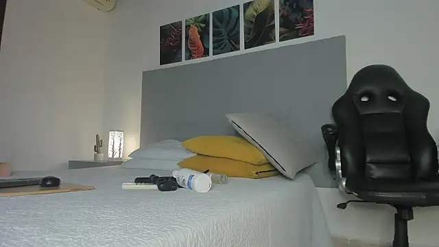  Molly rosse  online show from 02/14/26, 12:24