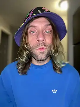 Snapshot of 4kUsh2Fashion0 chatting on 12/23/24, 12:35 4kUsh2Fashion0 online show from 12/23/24, 12:35