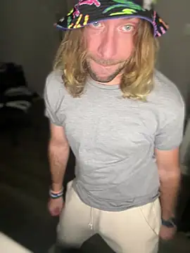 Snapshot of 4kUsh2Fashion0 chatting on 01/20/25, 01:18 4kUsh2Fashion0 online show from 01/20/25, 01:18