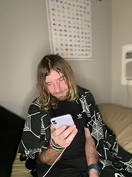 Snapshot of 4kUsh2Fashion0 chatting on 01/21/25, 03:26 4kUsh2Fashion0 online show from 01/21/25, 03:26