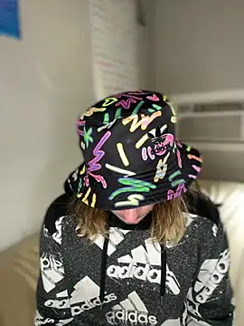 Snapshot of 4kUsh2Fashion0 chatting on 02/02/25, 04:32 4kUsh2Fashion0 online show from 02/02/25, 04:32