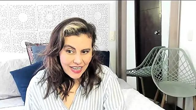 V monse online show from 02/09/25, 03:01