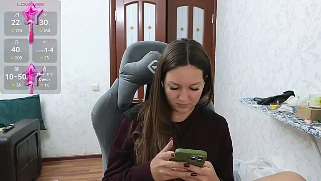 Snapshot of Nelly_Fischer chatting on 12/10/24, 01:22 Nelly Fischer online show from 12/10/24, 01:22