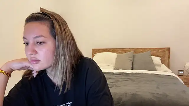 Snapshot of Nelly_Fischer chatting on 09/15/25, 01:05 Nelly Fischer online show from 09/15/25, 01:05