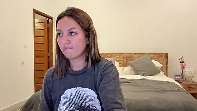 Snapshot of Nelly_Fischer chatting on 09/30/25, 02:11 Nelly Fischer online show from 09/30/25, 02:11