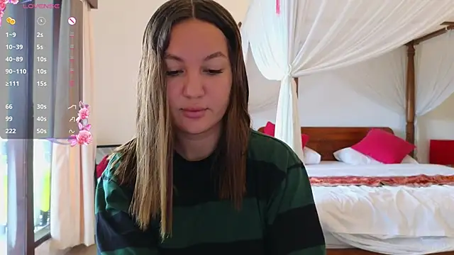 Snapshot of Nelly_Fischer chatting on 12/14/25, 12:05 Nelly Fischer online show from 12/14/25, 12:05