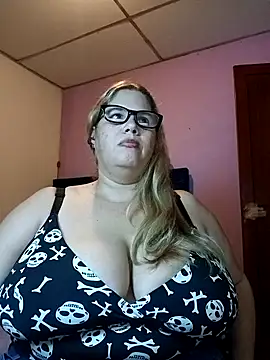 Snapshot of EllisW8 chatting on 04/11/26, 10:58 EllisW8 online show from 04/11/26, 10:58