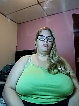 Snapshot of EllisW8 chatting on 04/14/26, 11:27 EllisW8 online show from 04/14/26, 11:27