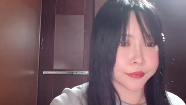 Snapshot of NATINATU252525 chatting on 04/19/26, 01:10 NATINATU252525 online show from 04/19/26, 01:10