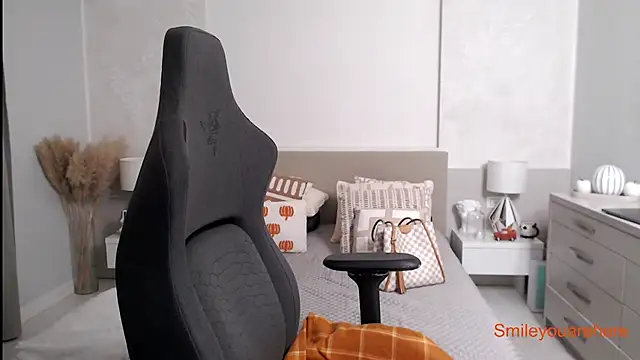 Smileyouarehere online show from 09/30/25, 01:54