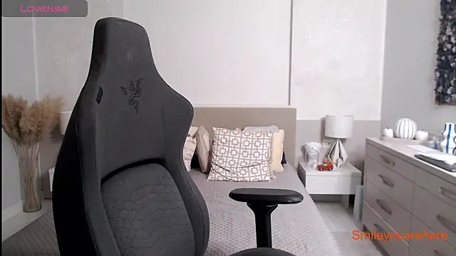 Smileyouarehere online show from 10/21/25, 01:39