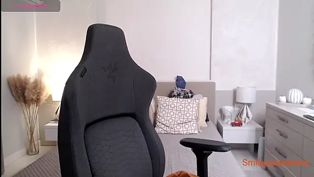 Smileyouarehere online show from 10/22/25, 01:50