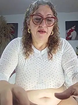 Snapshot of evelin_hott chatting on 01/11/26, 03:11 evelin hott online show from 01/11/26, 03:11