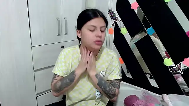 Snapshot of katery_wok11 chatting on 11/10/25, 05:23 katery wok11 online show from 11/10/25, 05:23