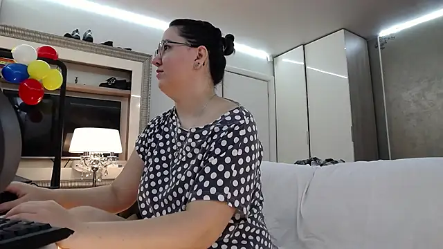 Snapshot of ILoveToFeelU chatting on 04/29/26, 11:00 ILoveToFeelU online show from 04/29/26, 11:00