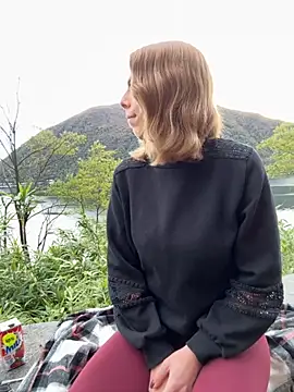 Mia Railey online show from 10/27/25, 02:21