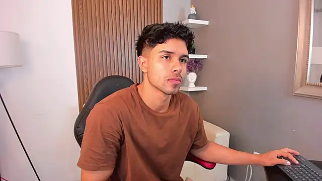 Snapshot of liam_collins21 chatting on 02/20/25, 11:42 liam collins21 online show from 02/20/25, 11:42