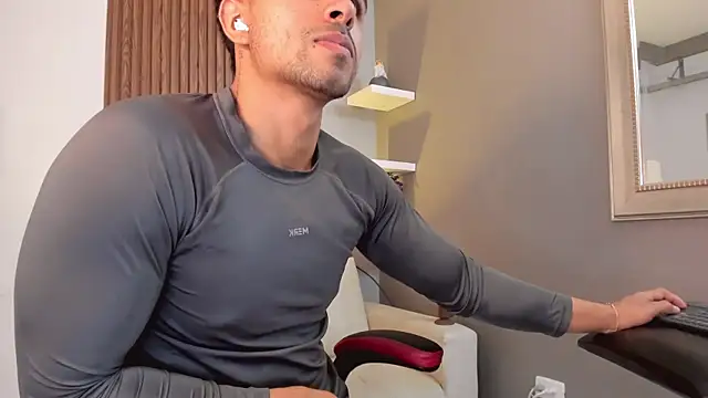 Snapshot of liam_collins21 chatting on 02/21/25, 03:10 liam collins21 online show from 02/21/25, 03:10