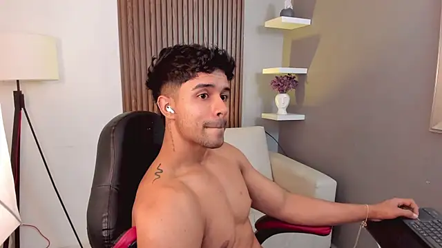 Snapshot of liam_collins21 chatting on 02/21/25, 06:15 liam collins21 online show from 02/21/25, 06:15