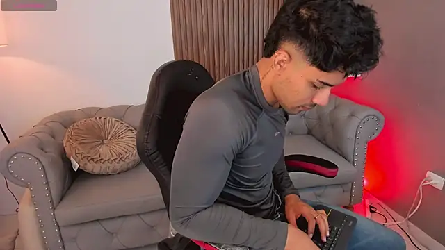 Snapshot of liam_collins21 chatting on 03/08/25, 11:48 liam collins21 online show from 03/08/25, 11:48