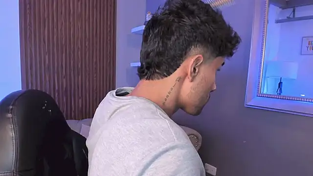 Snapshot of liam_collins21 chatting on 03/14/25, 11:45 liam collins21 online show from 03/14/25, 11:45