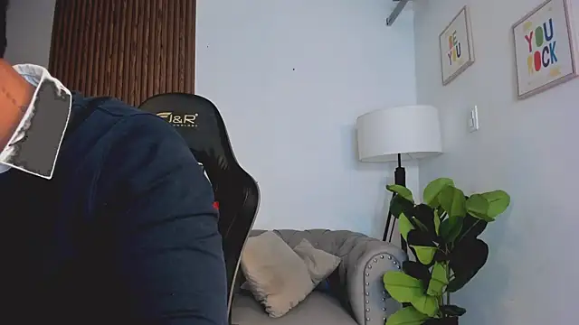 Snapshot of liam_collins21 chatting on 09/30/25, 11:48 liam collins21 online show from 09/30/25, 11:48