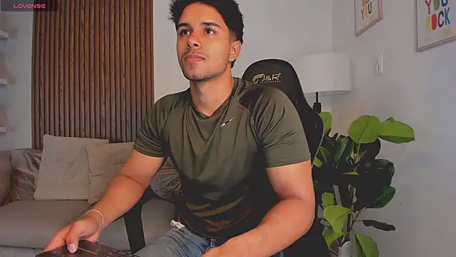 Snapshot of liam_collins21 chatting on 10/03/25, 11:51 liam collins21 online show from 10/03/25, 11:51