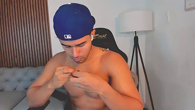 Snapshot of liam_collins21 chatting on 10/17/25, 11:57 liam collins21 online show from 10/17/25, 11:57