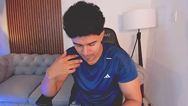 Snapshot of liam_collins21 chatting on 10/25/25, 11:51 liam collins21 online show from 10/25/25, 11:51