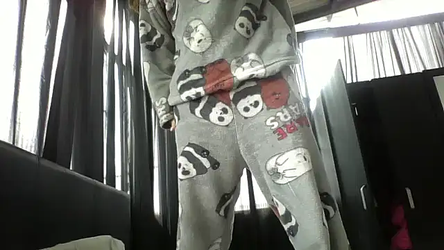 Snapshot of Paulita_x3 chatting on 02/15/25, 02:22 Paulita x3 online show from 02/15/25, 02:22